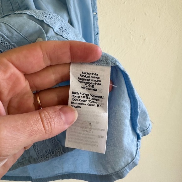 J Crew Eyelet Trim Button Up Blouse Sz Small - Picture 7 of 8